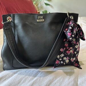 Steve Madden Black Leather Shoulder Bag with Elegant Design